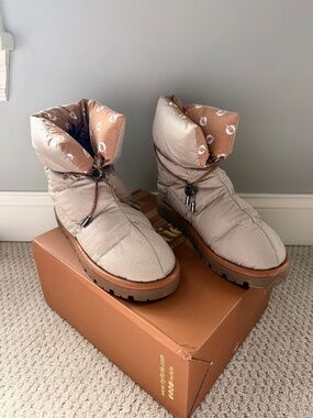 Flufie Boots Classic Sand Beige Down Boot